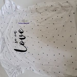Nwt Maternity short sleeve shirt so in love